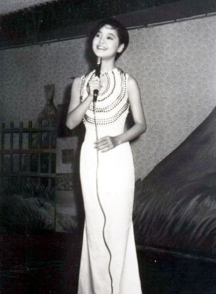 邓丽君16岁少女时代青涩写真