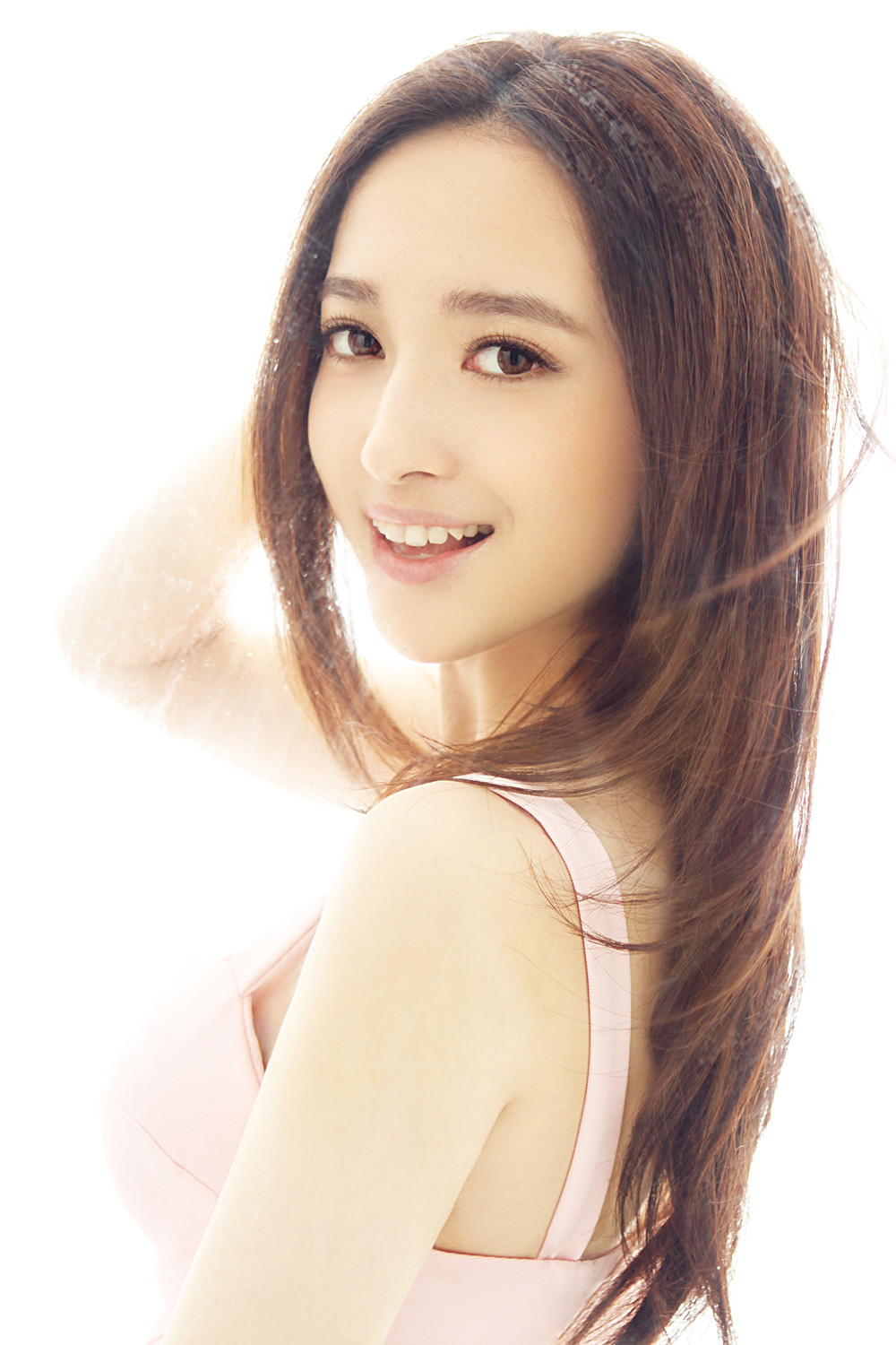 长得好看就是任性,浓眉星人康宁原来是俄罗斯混血