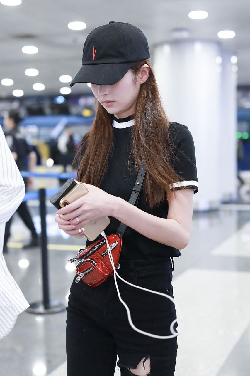 素颜的颖儿,颜值也很高呀!而且本人真的很瘦!#我们都爱聊八卦