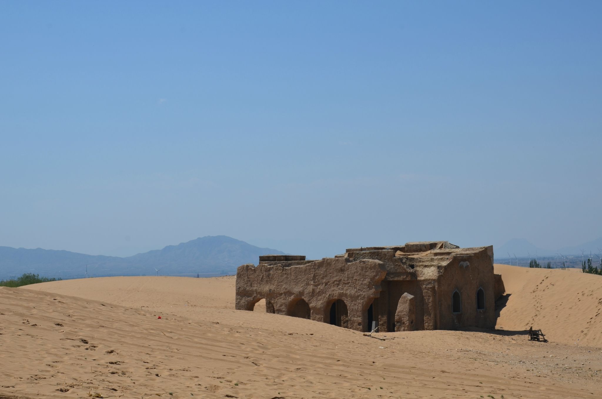 中国最没"骨气"的沙漠,靠拍电影赚眼球,如今还越来越小!