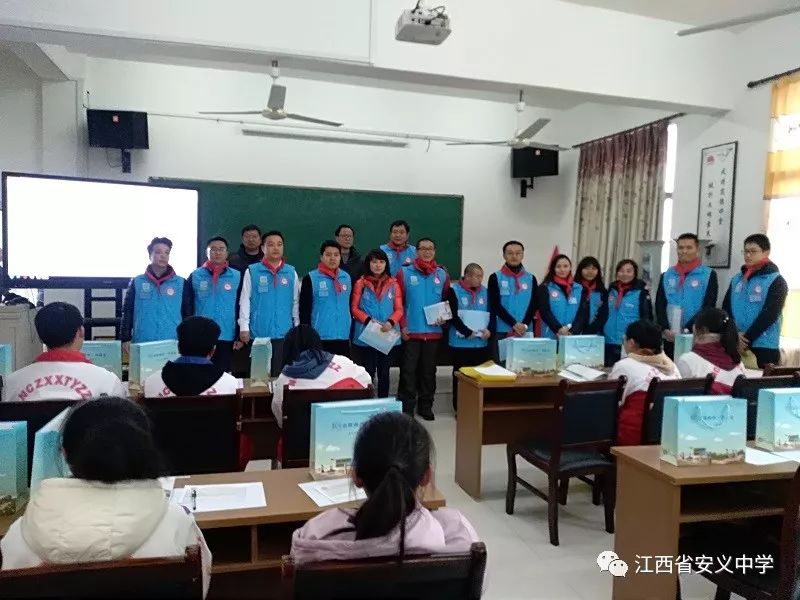 安义中学四十多位贫困学子受资助
