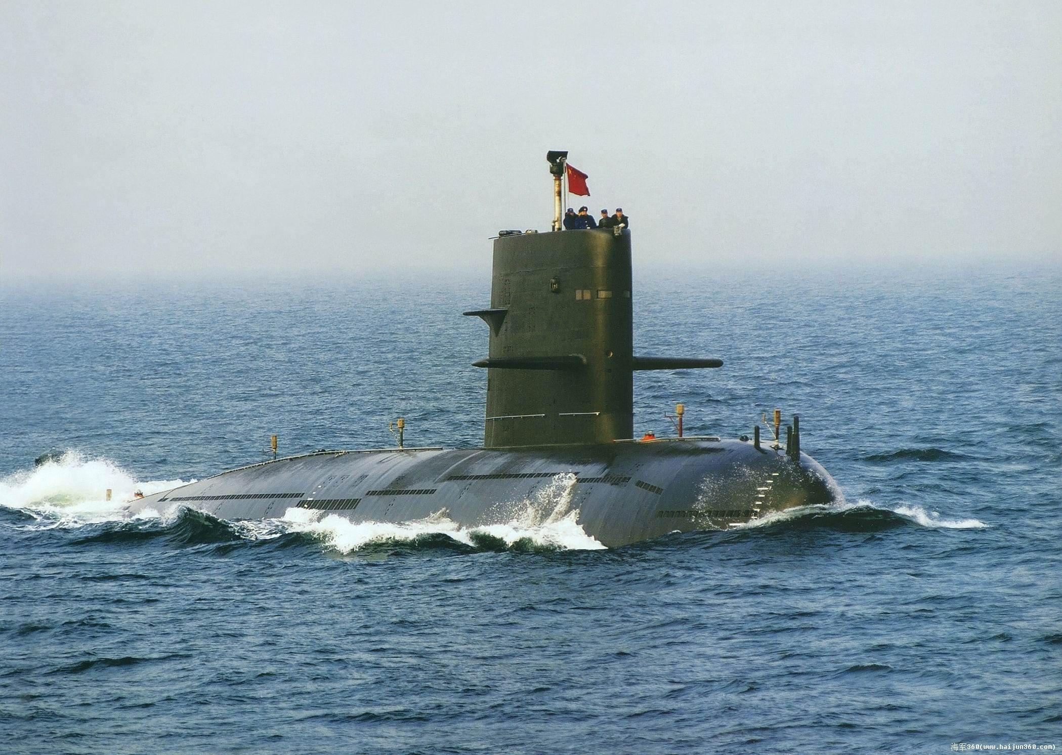 印度航母怕是不安全啊,8艘中国潜艇在其周围游弋,印度慌了