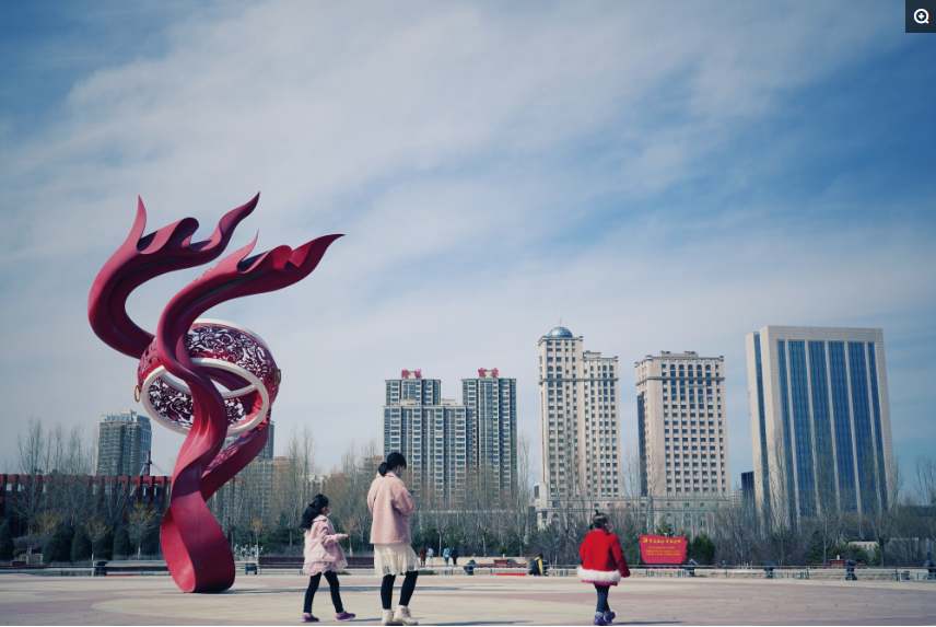榆林沙河公园:草长莺飞,游人渐多