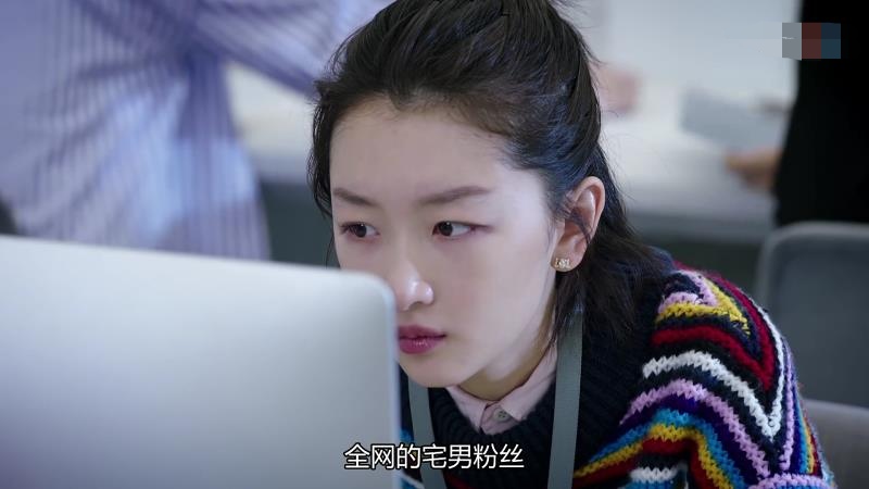 周冬雨新剧《幕后之王》,剧中身穿减龄少女装,她教你如何穿搭!