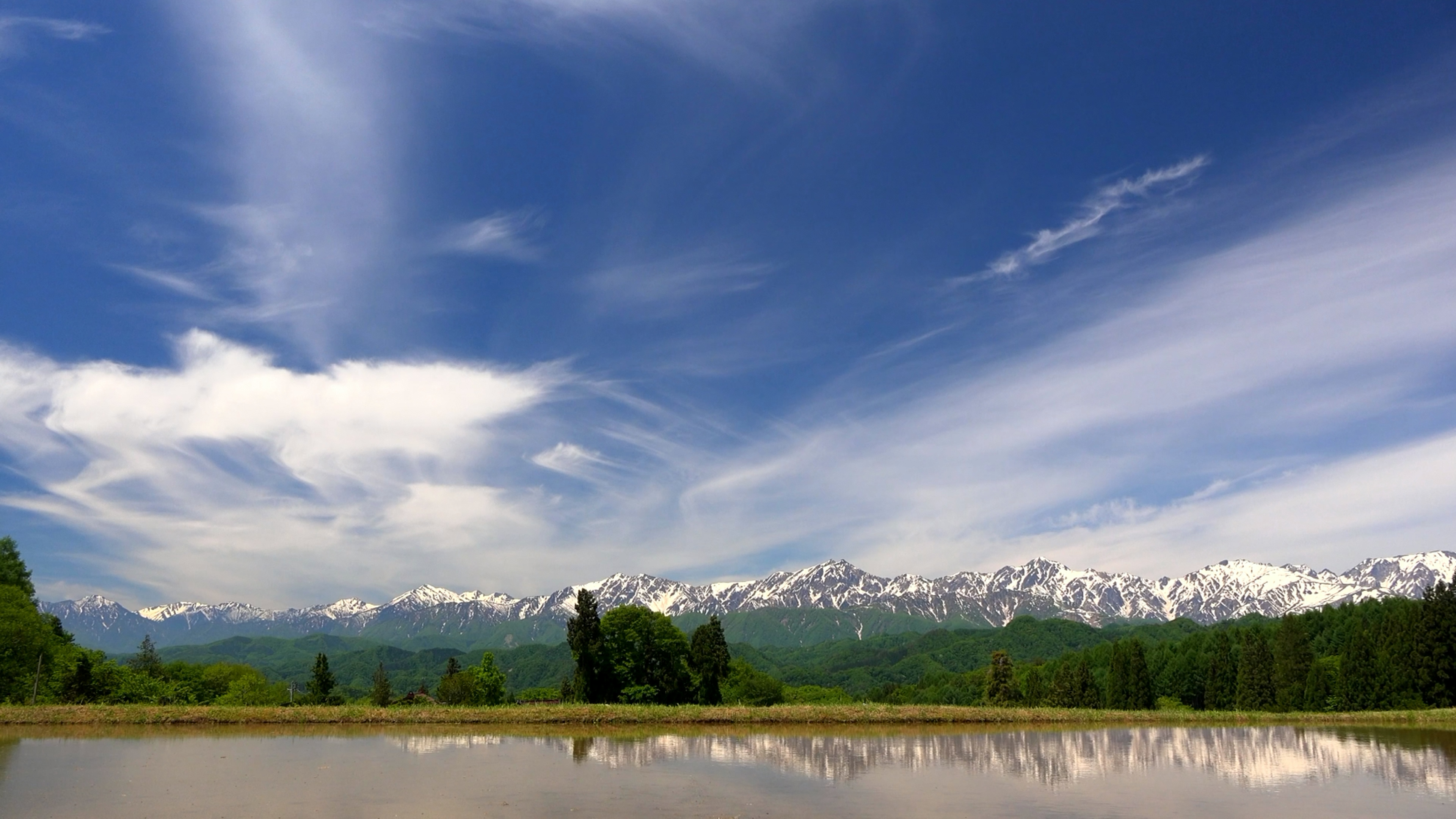云雾弥漫的山间 转载自百家号作者:看风景看图集