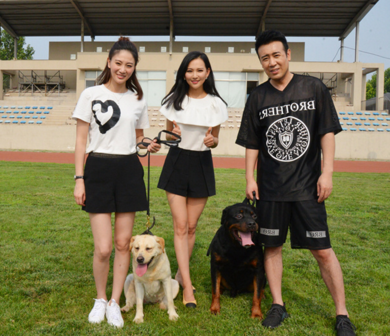 警花与警犬合照图片