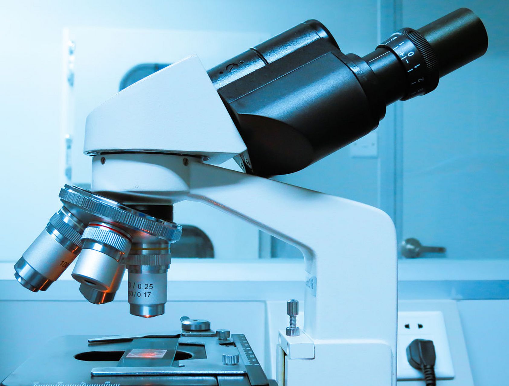 原子力显微镜(afm)是一种纳米级测量仪器,用于研究表面形貌和物理性质