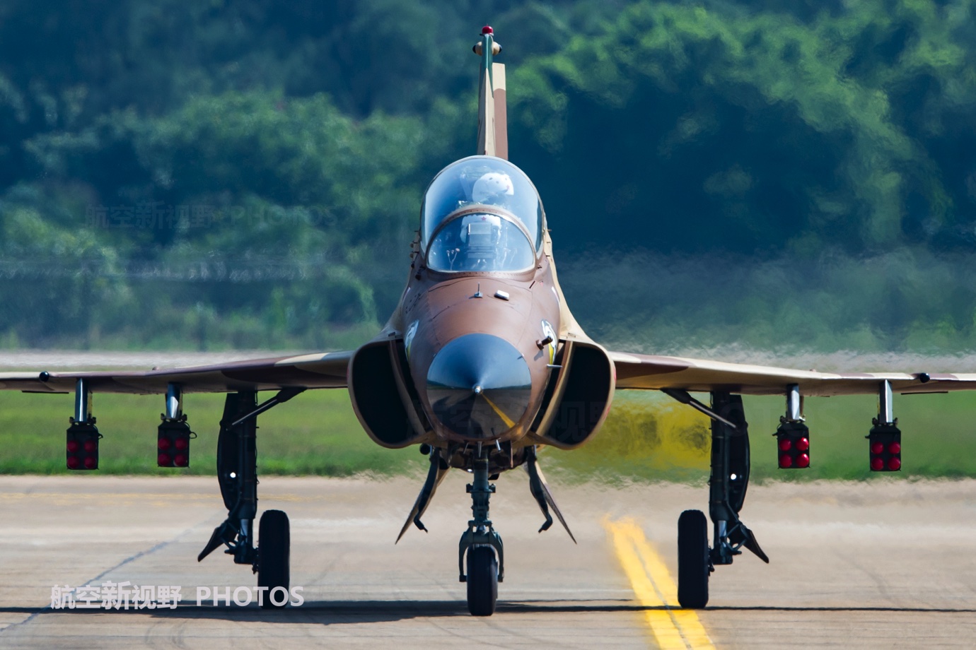 米格-21超级大改 迷彩涂装比较醒目 教-10服役前的过渡产品