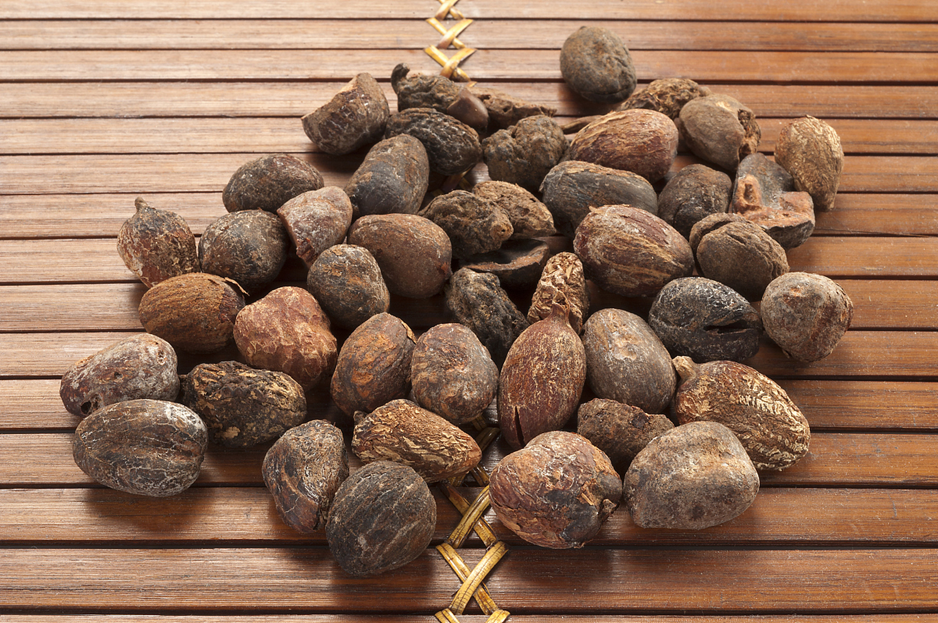 中药五倍子功效解析:敛肺止汗,固精止血【仅供参考】  中药五倍子:性