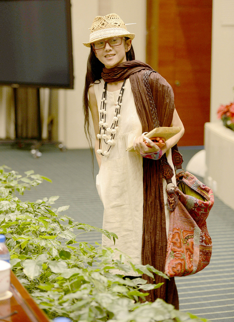 这个事件引起了广泛的关注和讨论,主要是因为杨丽萍的