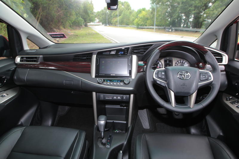 汽车:丰田innova 2.0x,提升奢侈品的赌注