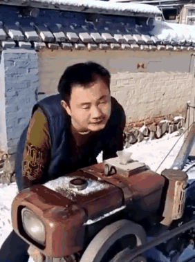 搞笑gif:熊孩子吃饭的时候捣蛋?就要这么治他!