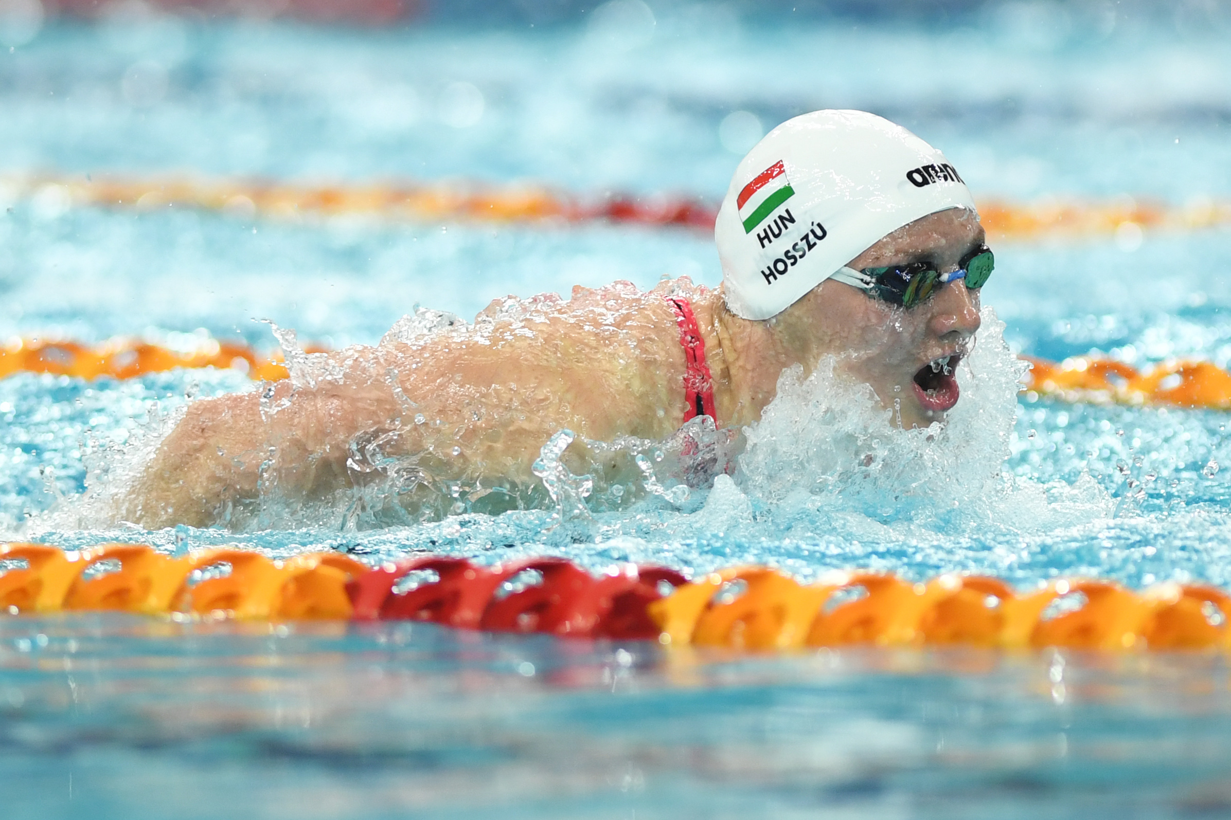 游泳——短池世界杯北京站:霍苏获女子400米混合泳冠军