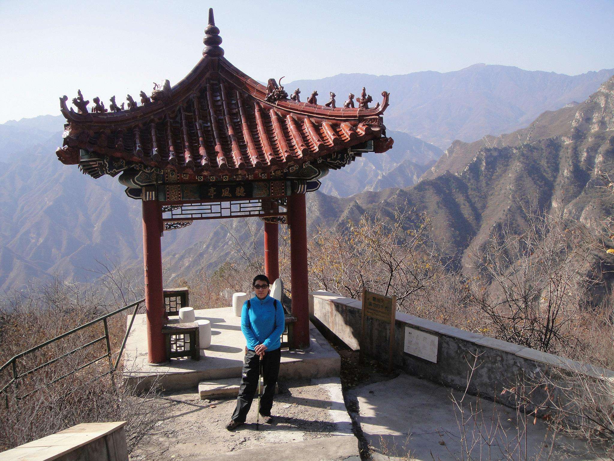 圣泉峰美景:圣泉峰清澈亮丽,好一幅美丽的风景图,甚是优美!