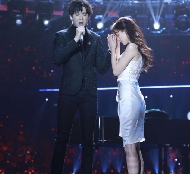 刘宇宁林志玲同框,相差16岁的两人仿若情侣,网友:神仙组合