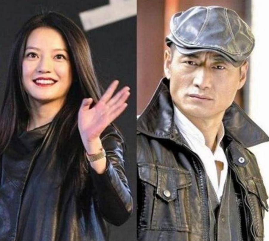 他是赵薇的前男友,演戏多年转型导演,妻子的颜值超过赵薇