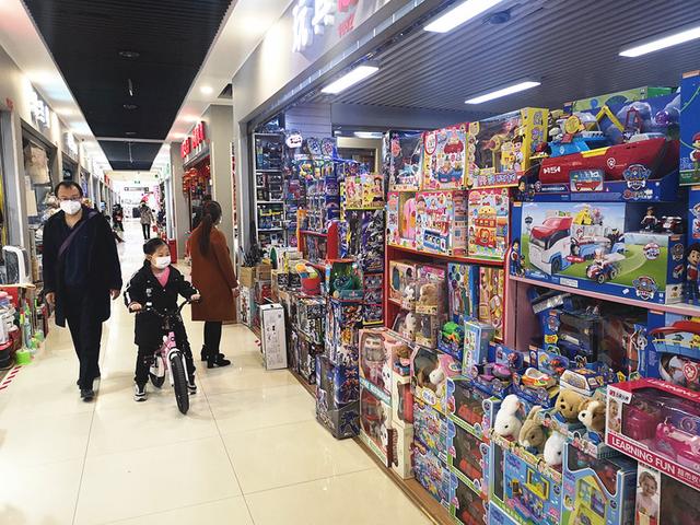 内外设置"一米线" 通州鑫隆生活广场复工迎客