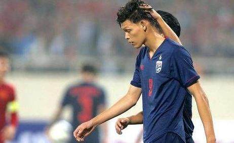 官方:拳击对手!泰国前锋素巴猜被禁赛2场|gif