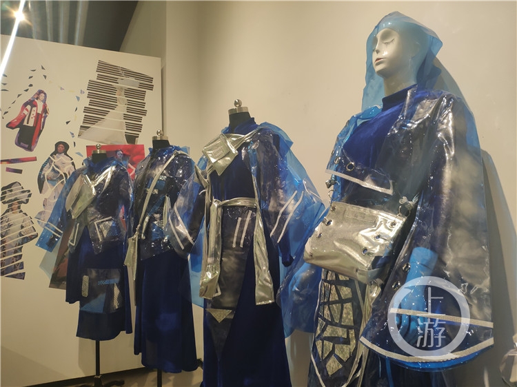 来看看重庆大学生设计的服装,你觉得怎么样?