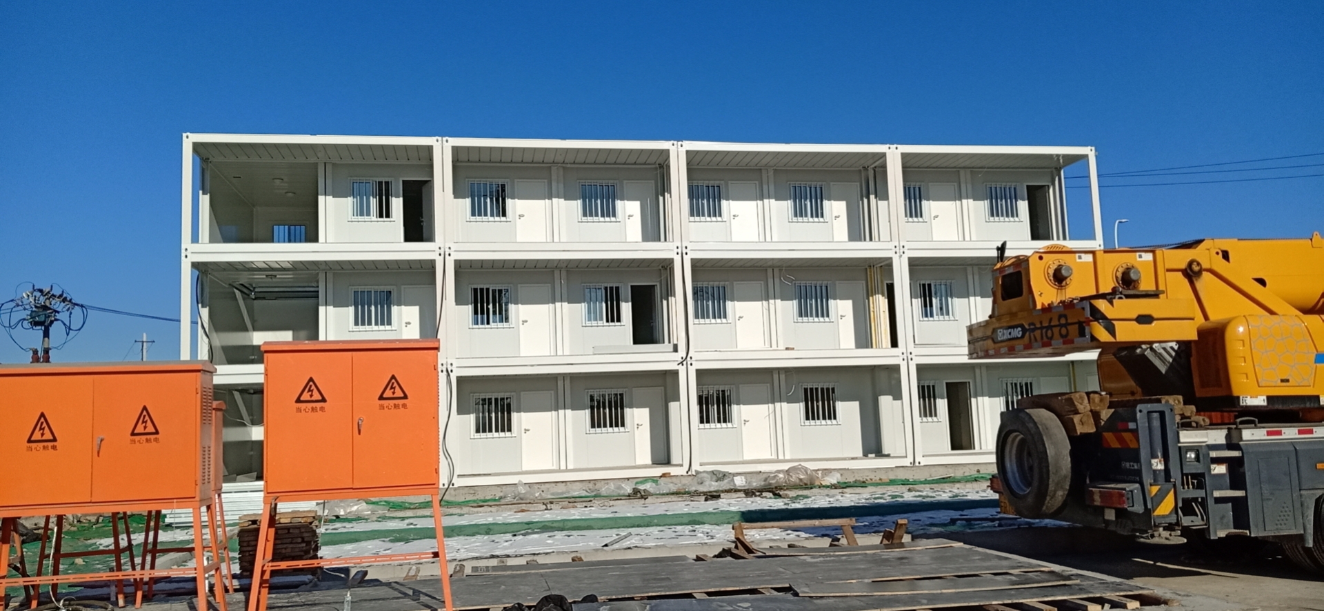 装配式集装箱板房钢筋棚