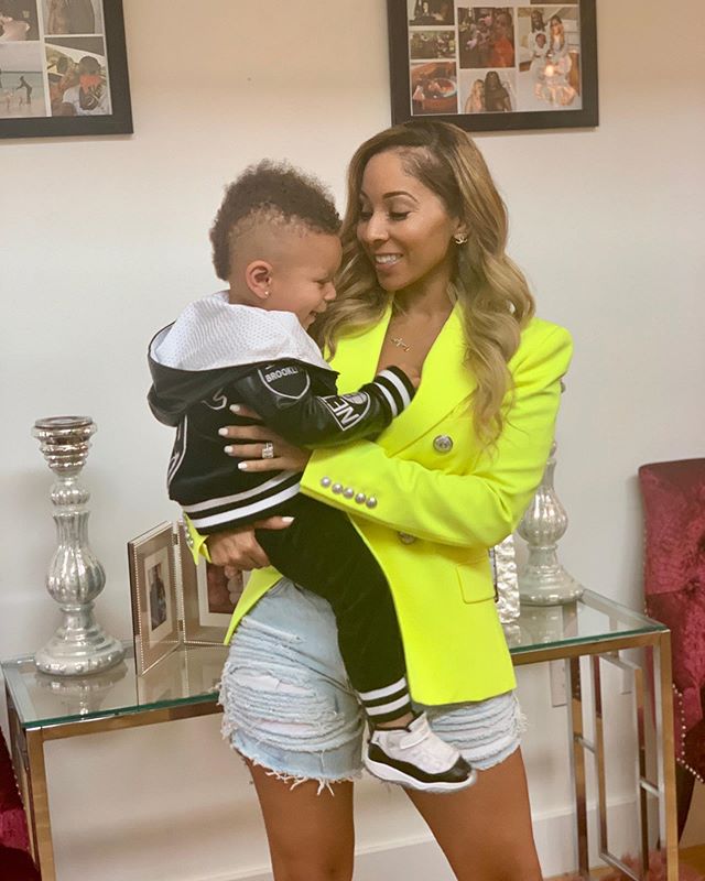 德马雷-卡罗尔晒照祝妻子母亲节快乐