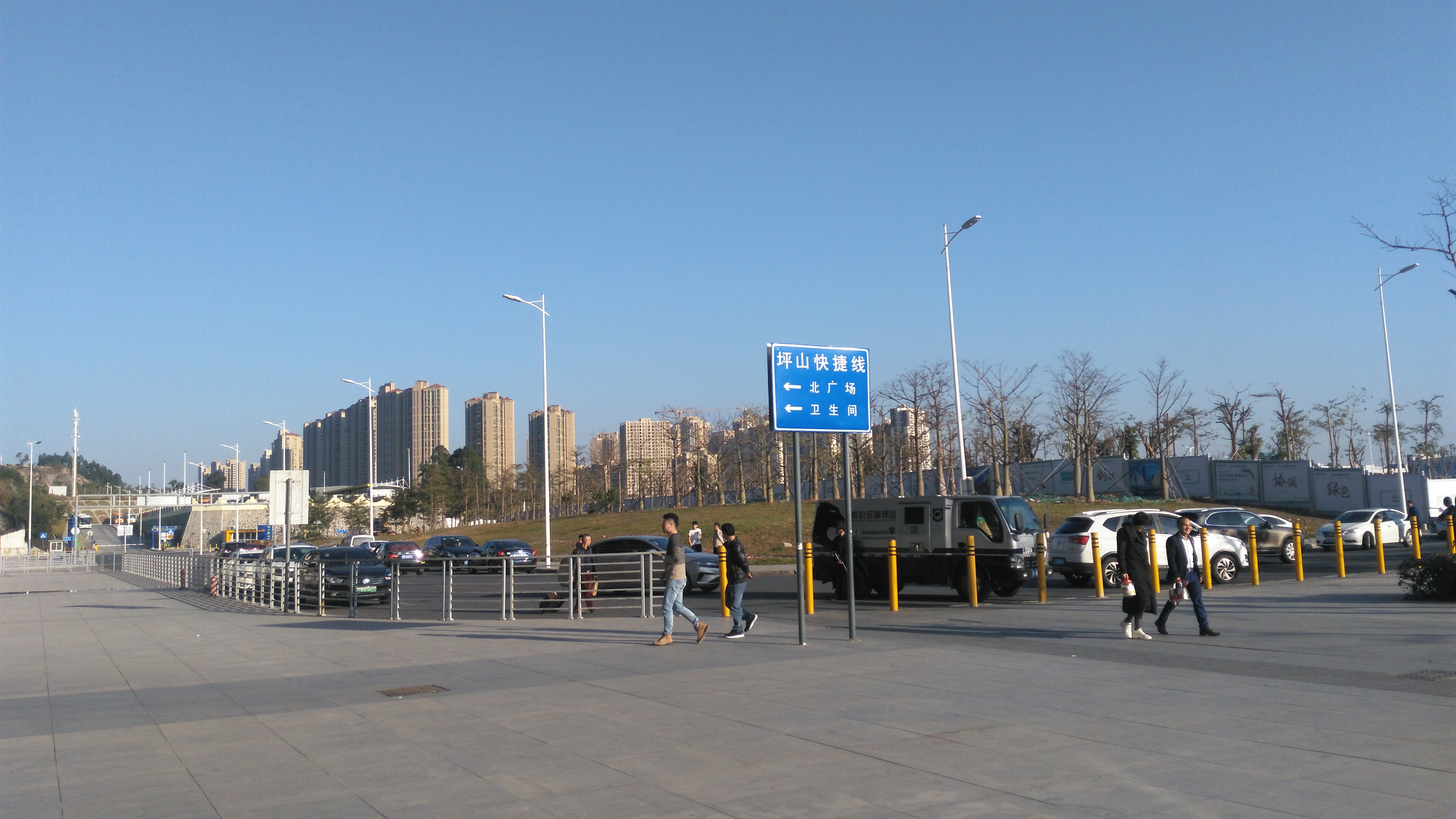 深圳坪山高铁站实拍,春节快到了,今年将会有多少人从这回家呢?