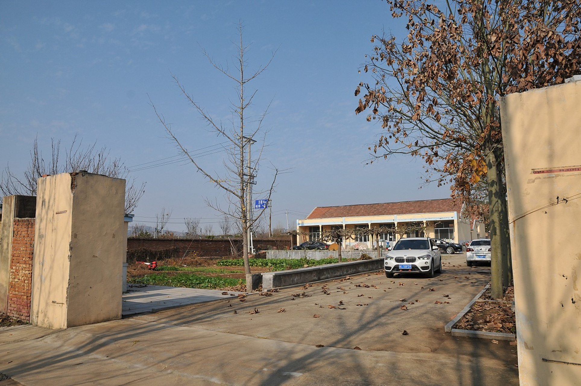 威海张村虽规模小,但周边景点丰富,如张村海滩,张村渔港,九顶塔和威海