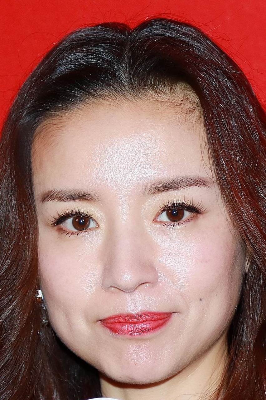 通过使用微针,注射器等工具,将玻尿酸,肉毒素等填充