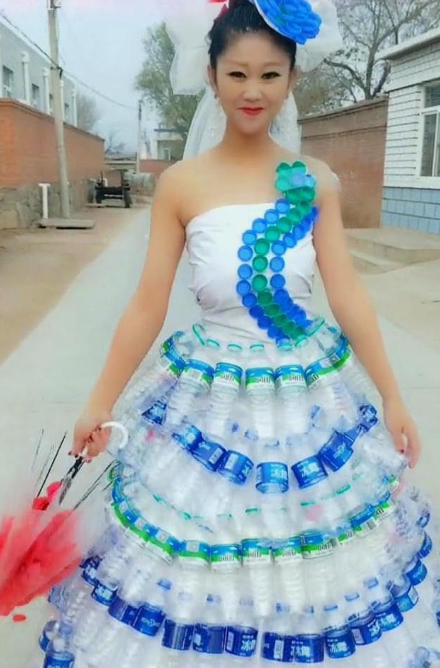 "垃圾新娘"全网走红,回收矿泉水瓶做婚纱,网友:嫁给我吧!