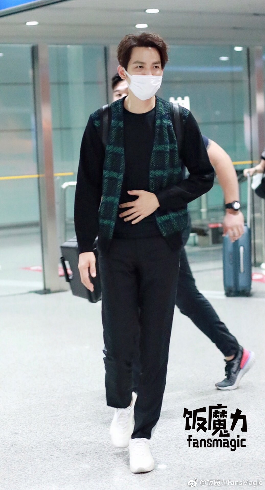 钟汉良机场照,优雅如王子一般