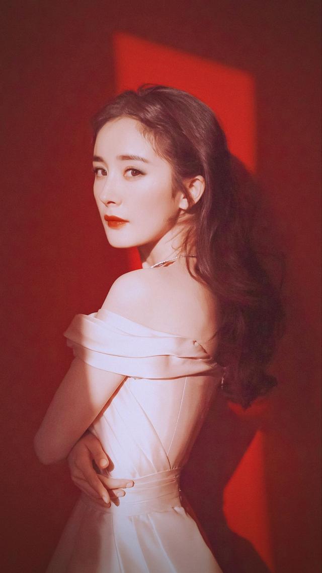 十位女星证件照硬照对比,果然证件照才是明星界的"照妖镜"啊!