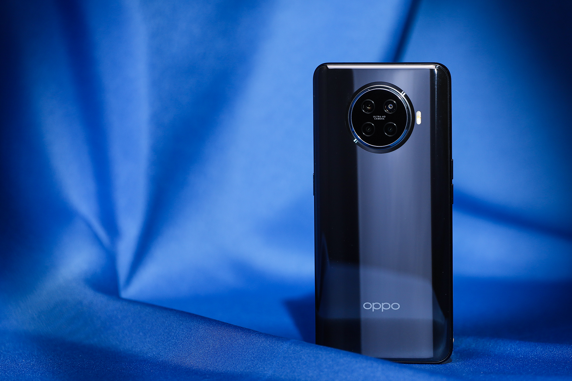 oppo ace2 8gb 128gb版售价3999元,8gb 256gb版本售价4399元,12gb 256