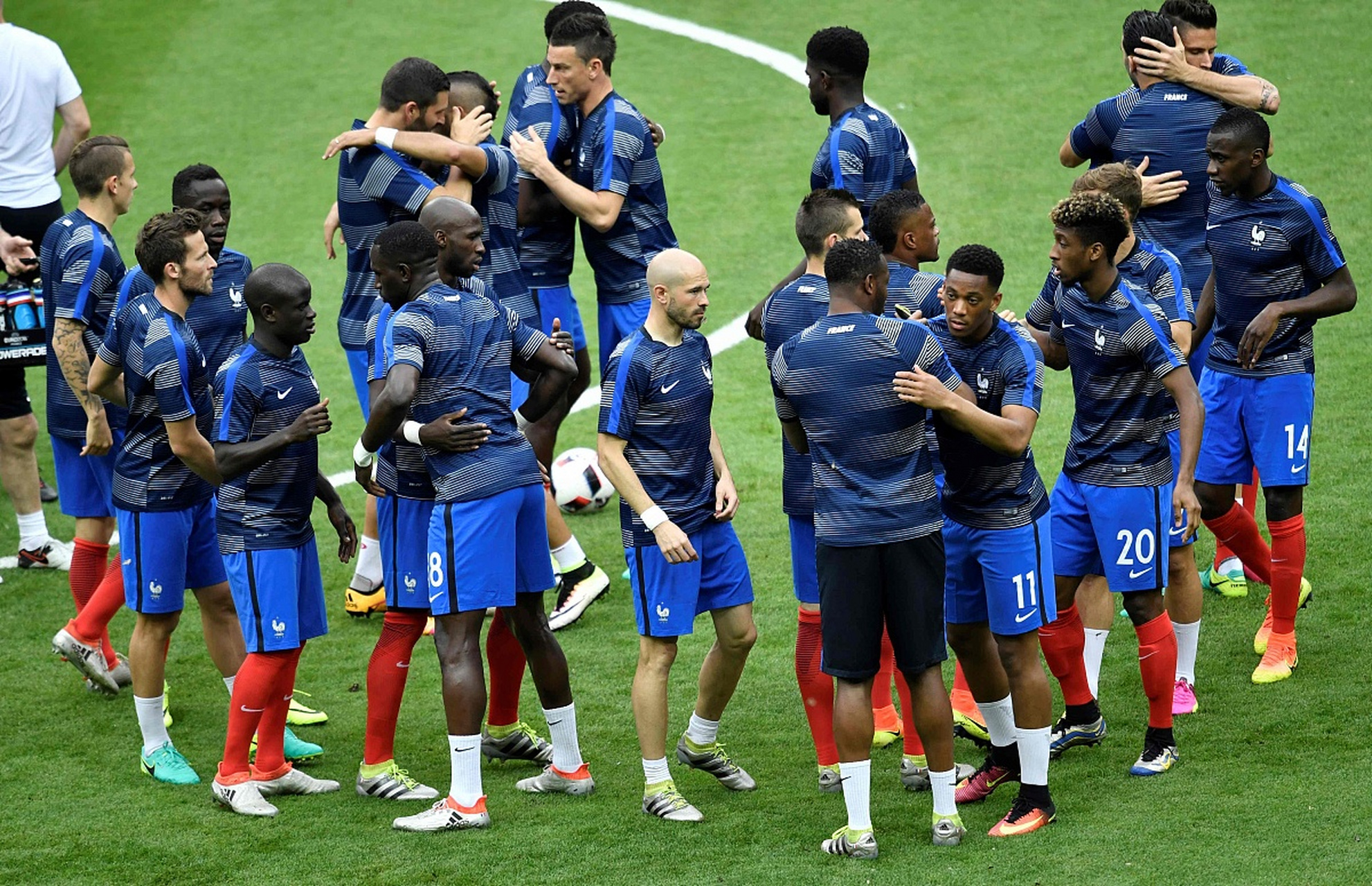 法国14比0直布罗陀# #足球# #体育# 法国队以14比0狂胜直布罗陀,堪称