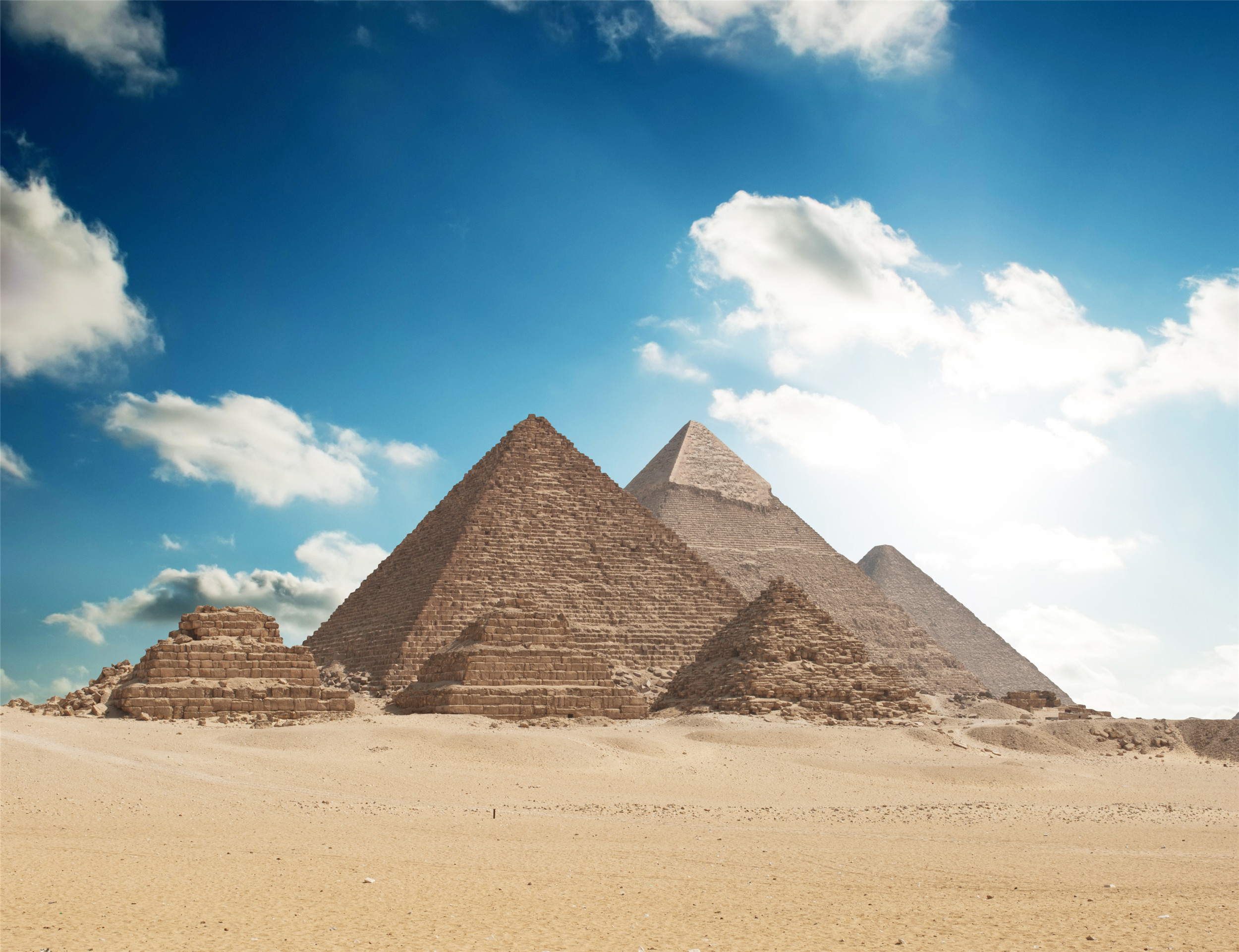 伟大的金字塔:壮丽的风景,雄伟的金字塔,无限好风光