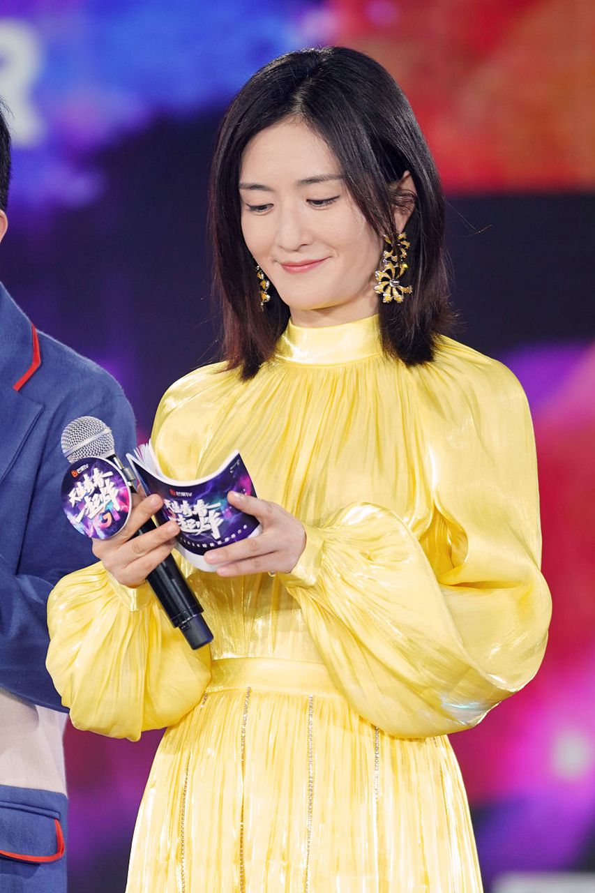 四位芒果台主持人展现出不同的一面,浪姐4中的明星谢娜成为了乘风二公