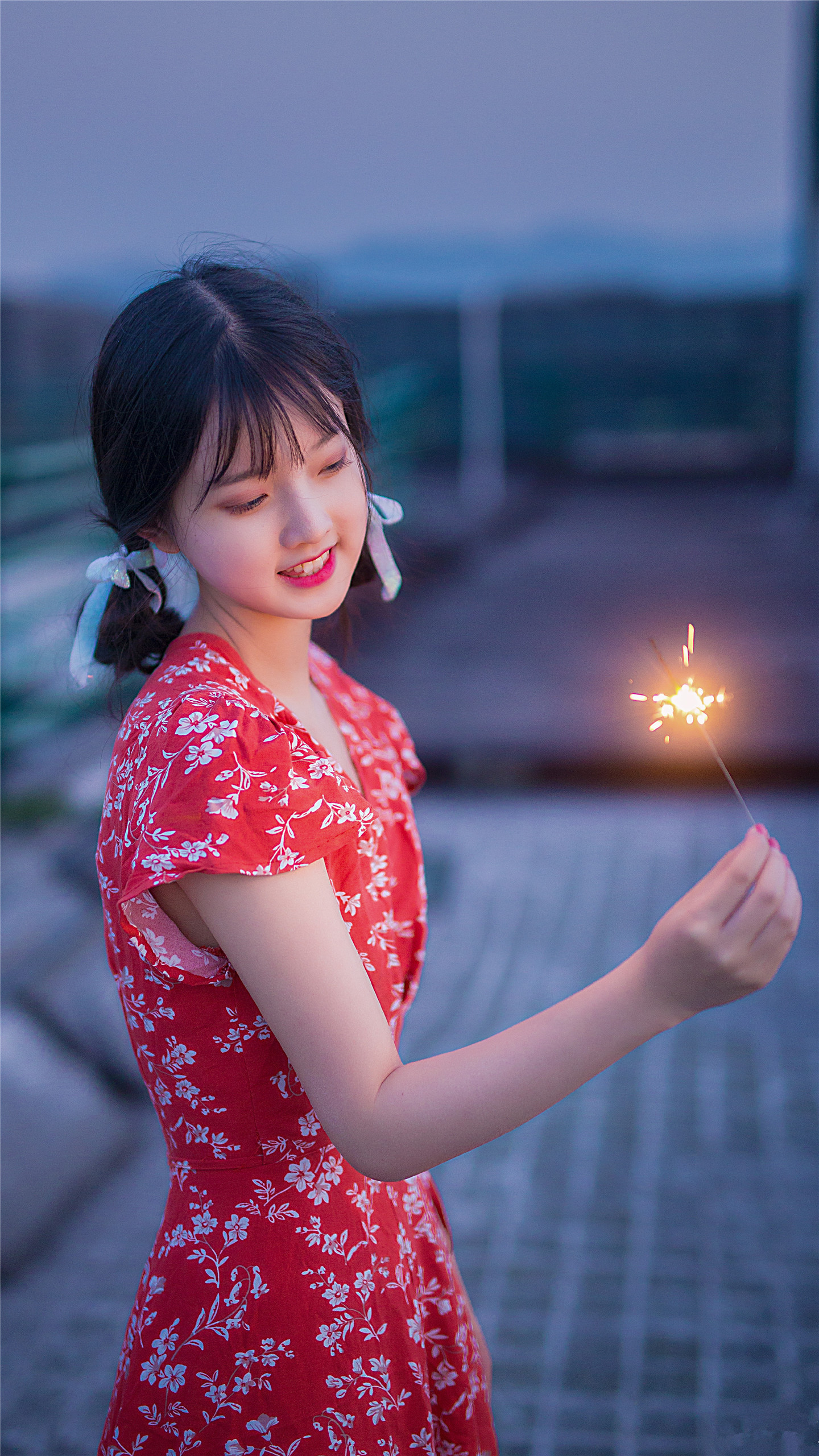 人像摄影:喜欢玩烟花的美少女