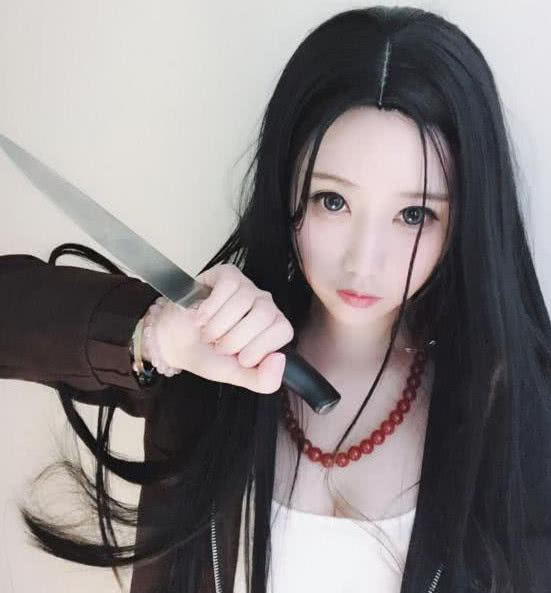 一人之下:史上最像宝儿姐,当她拿起刀的时候,与乖乖女的时候