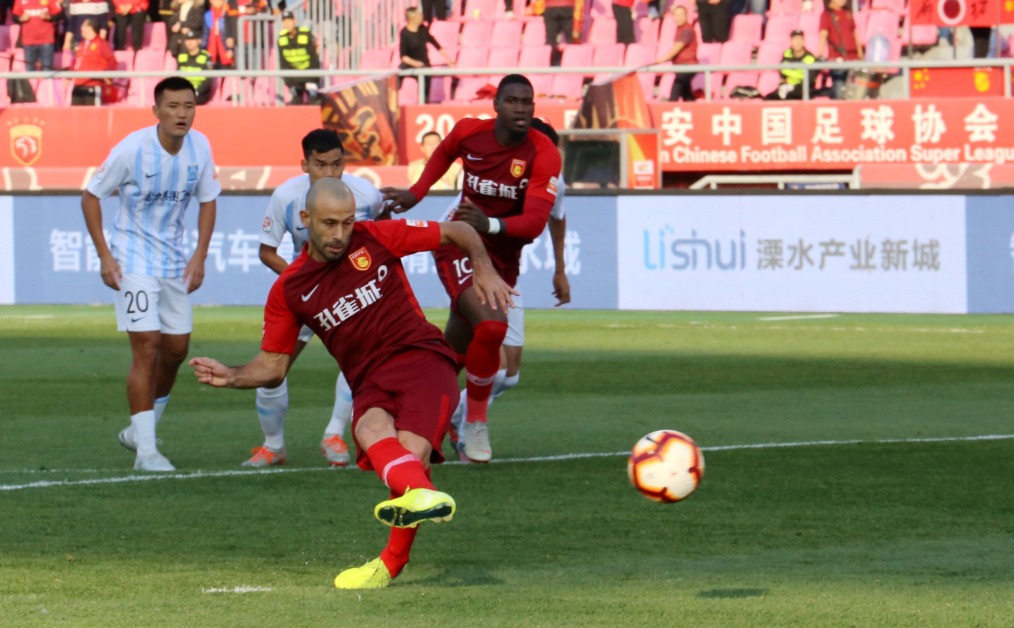 足球——中超:河北華夏幸福主場勝廣州富力