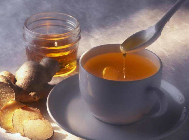 蜂蜜泡水,用温水好还是用热水好呢?或许多数人做错了,不妨一看