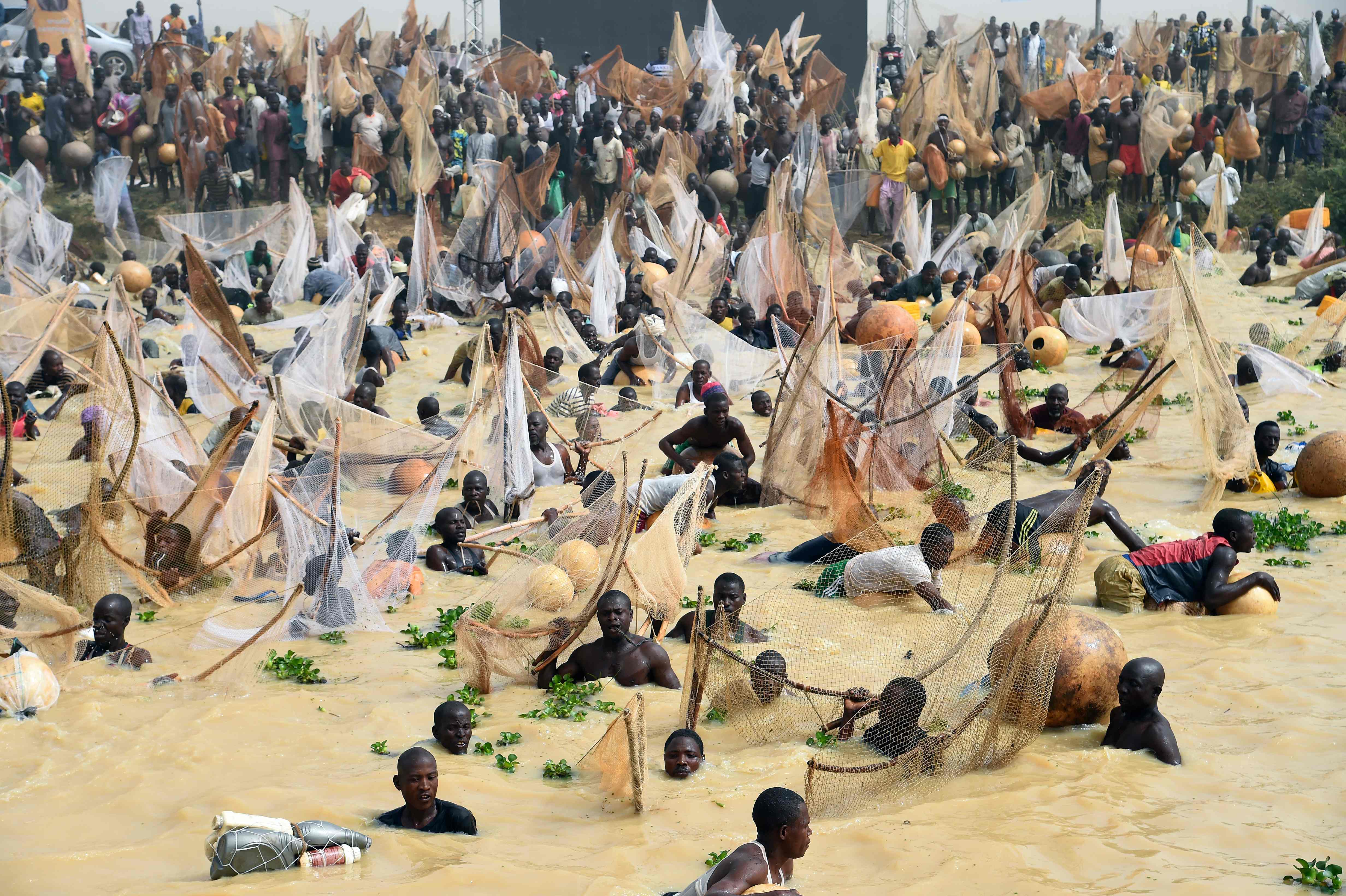 尼日利亚举行阿尔贡古捕鱼节(2)