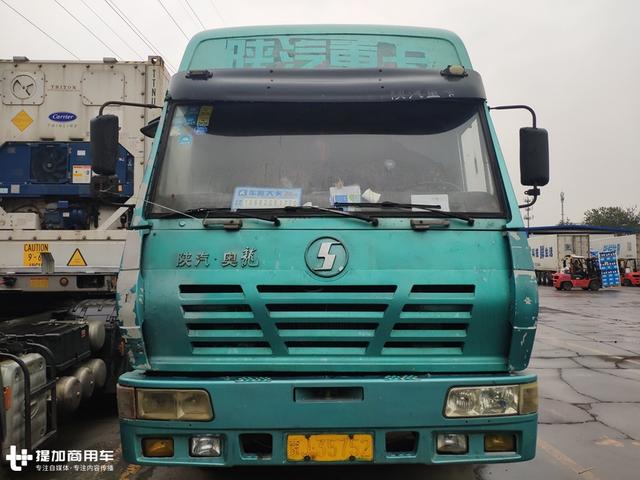 偶遇运营11年的陕汽奥龙,配置在当年非常的先进,现在看依然经典