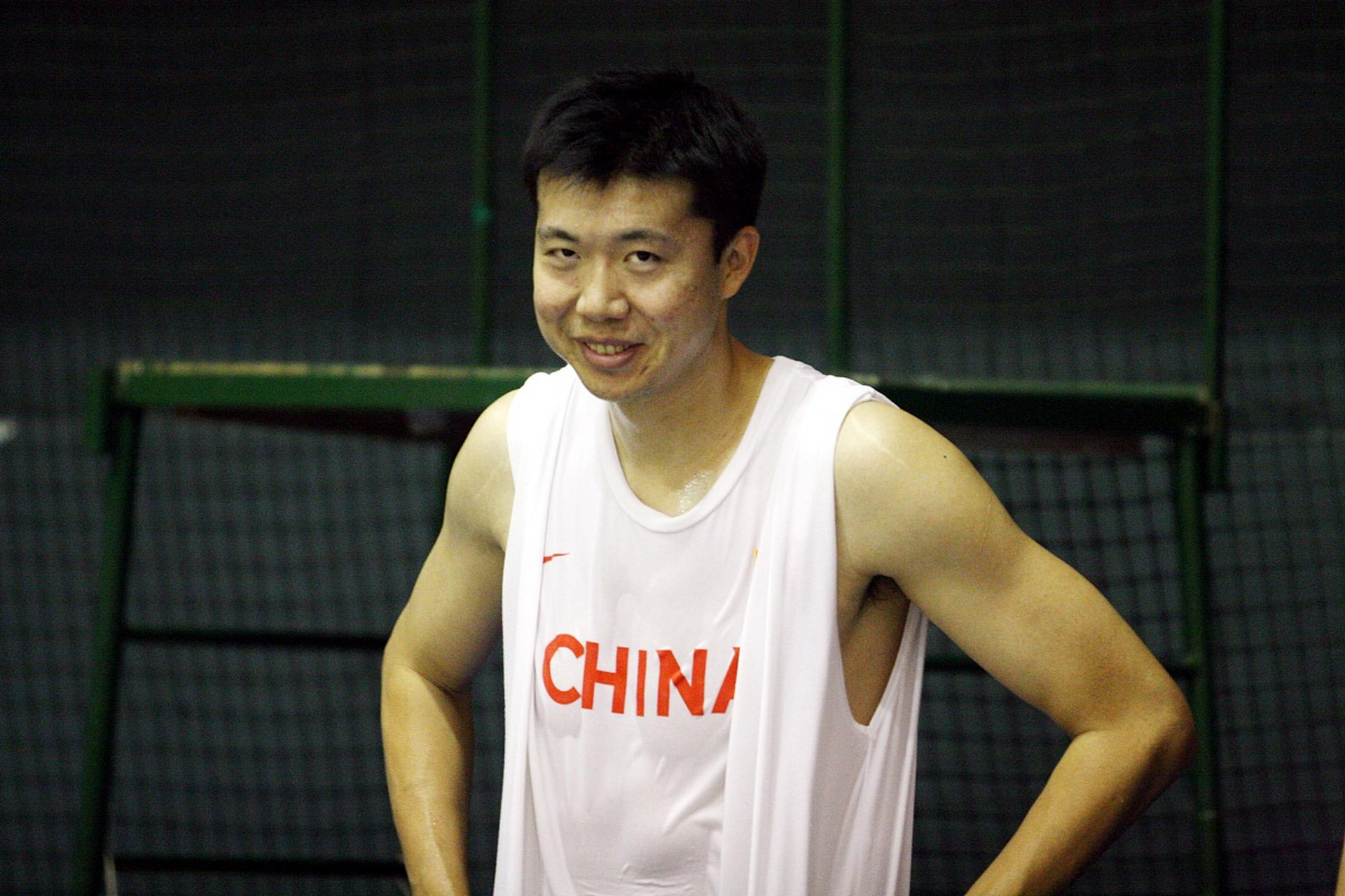 王治郅是中国篮球界进入nba的第一人,被评选为中国篮坛50大杰出人物和