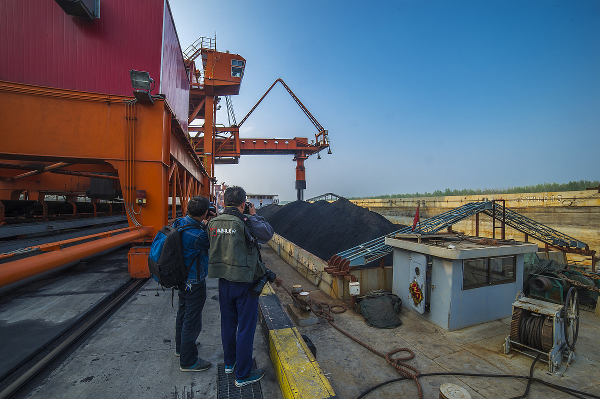 徐州港是位于江苏省徐州市的内河港口,坐落在长江与京杭运河的交汇处