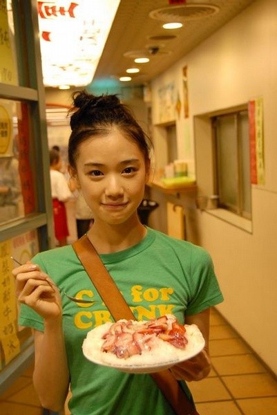 苍井优怎么了?日影初代森女代表中式丸子头不如慵懒散发?