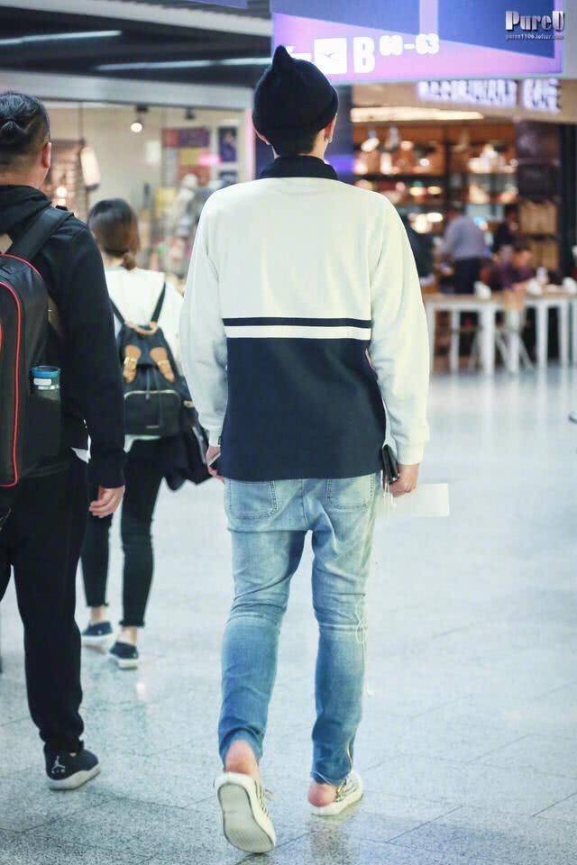 吴亦凡真有个性,穿鞋子露出脚后跟,时尚吗?
