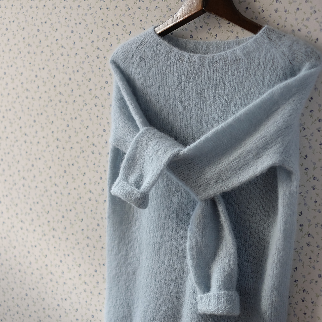 绵羊毛衣物轻柔舒适,但护理有道!冷水洗涤,避免高温脱水.