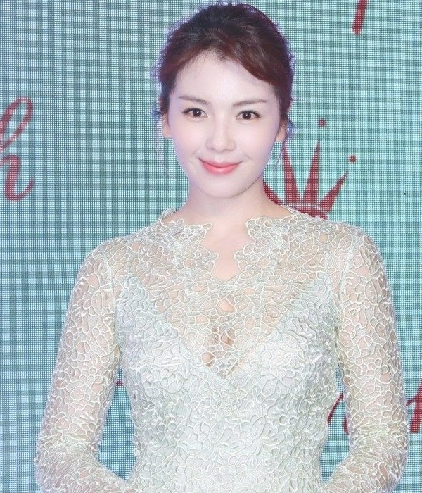刘涛:环肥燕瘦,气场强大,身穿半透视礼服非常诱人