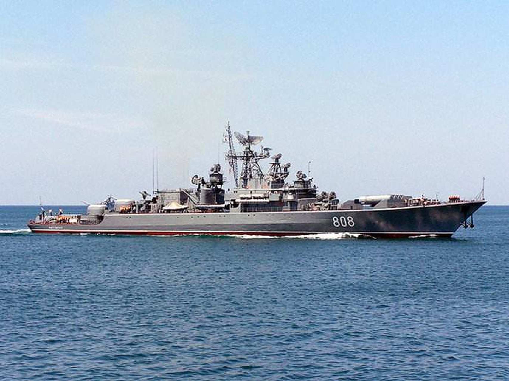 1975年11月8日,苏联克里瓦克级护卫舰警戒号的副舰长萨布林少校和20多