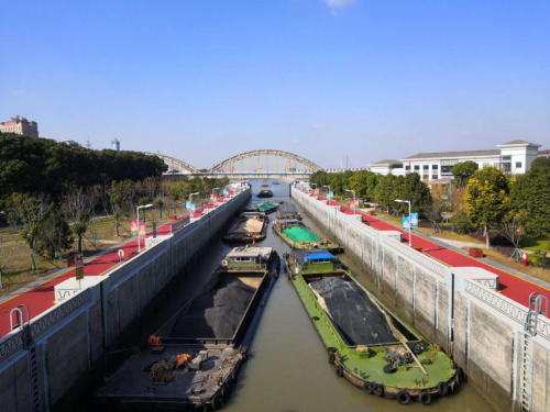 张家港船闸船舶年通过量首次突破7000万吨
