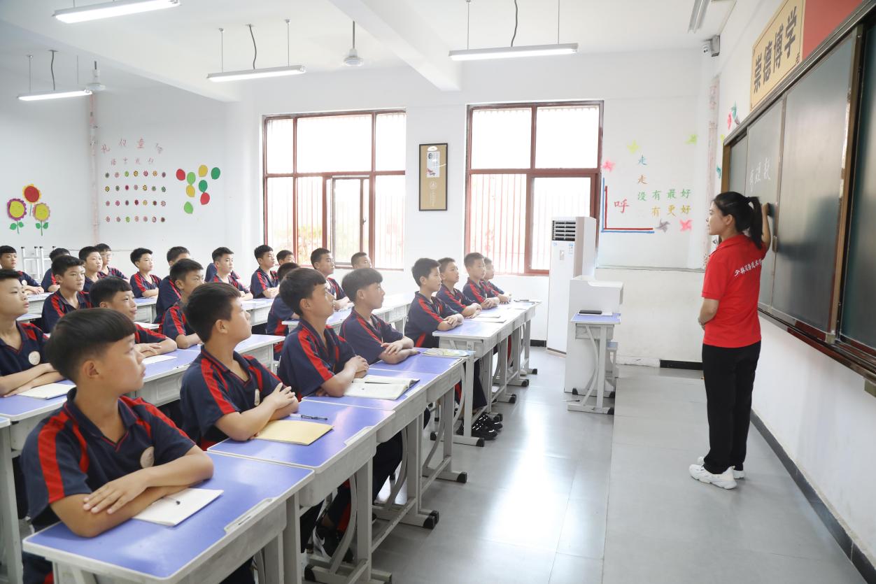 延鲁武校文化课的气氛通常都十分活跃